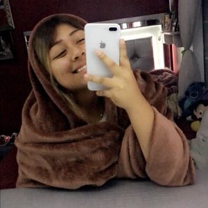 Meet your Posher, Celeste